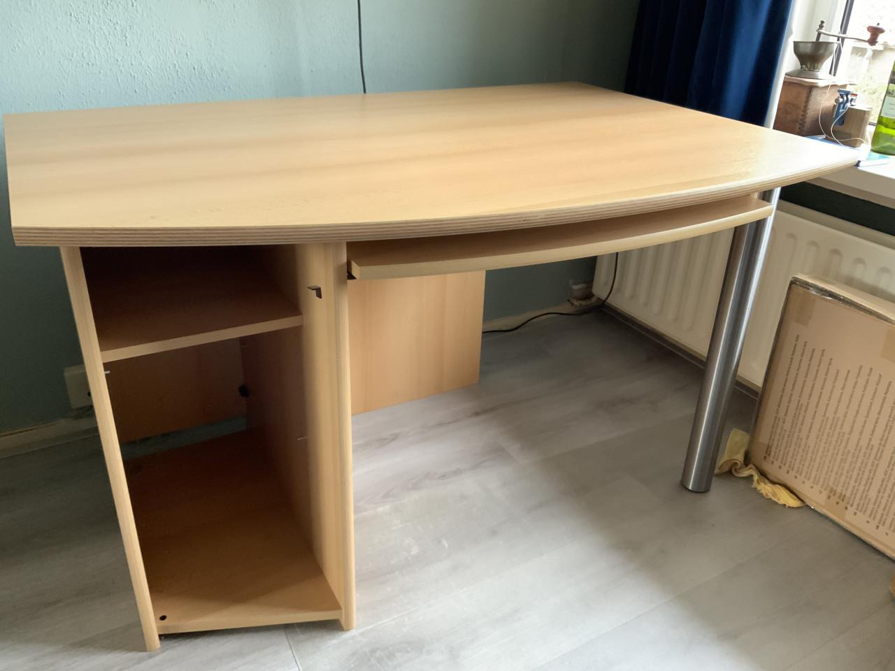 Licht kleurig bureau