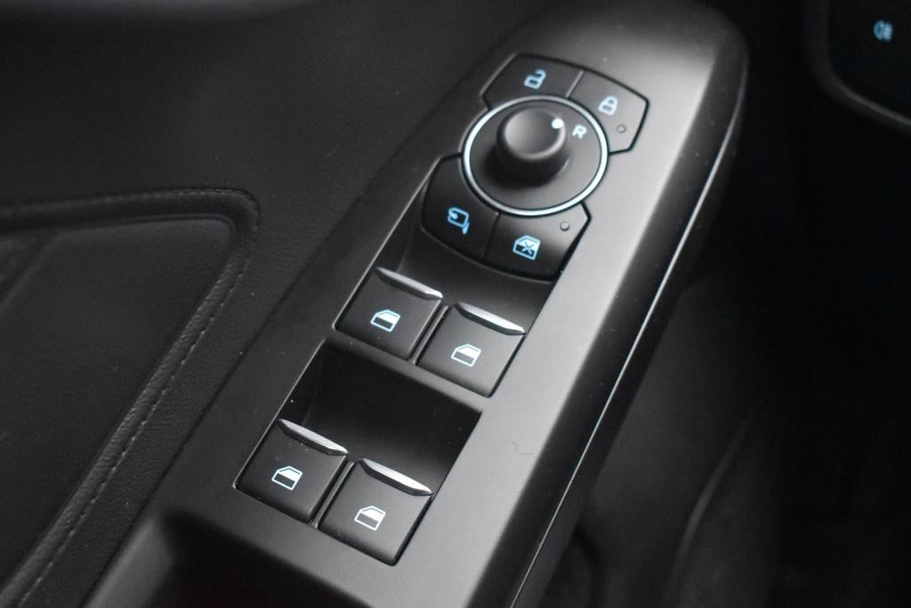 Ford Focus wagon 1.0 ecoboost hybrid st line x | climate control | cruise c