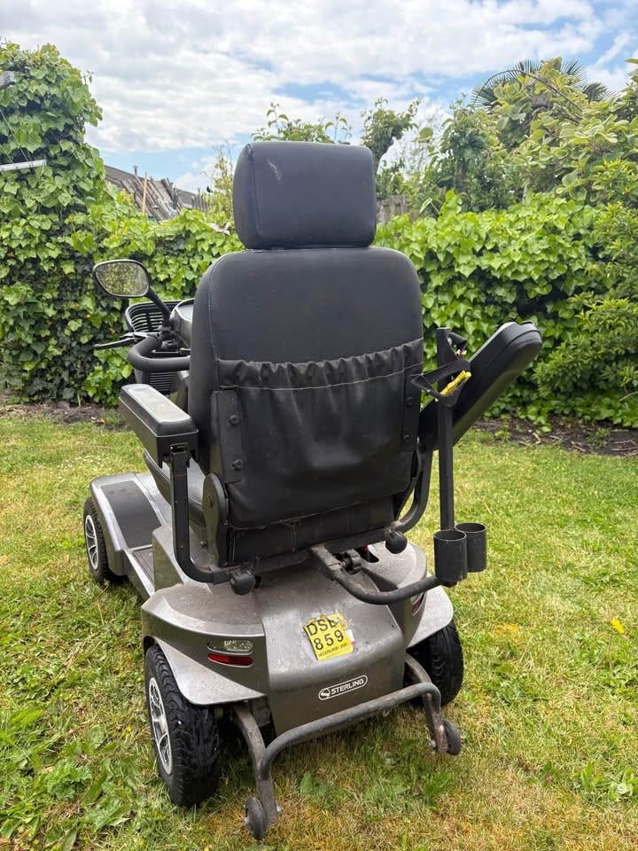 Nette en comfortabele Sterling S700 scootmobiel in goede staat.