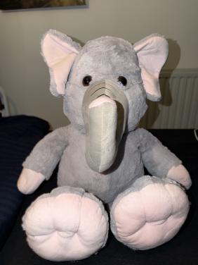 Nieuwe olifant knuffel