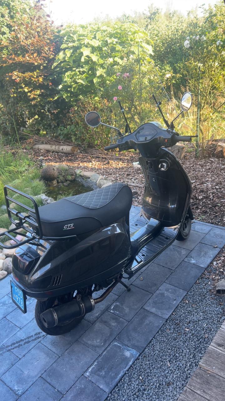 Toscana GTS scooter