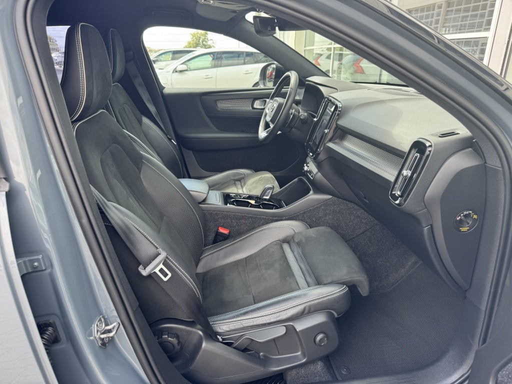 Volvo XC40 t4 190pk r-design| adap.cruise| trekhaak| stoel.verw| h&k sound