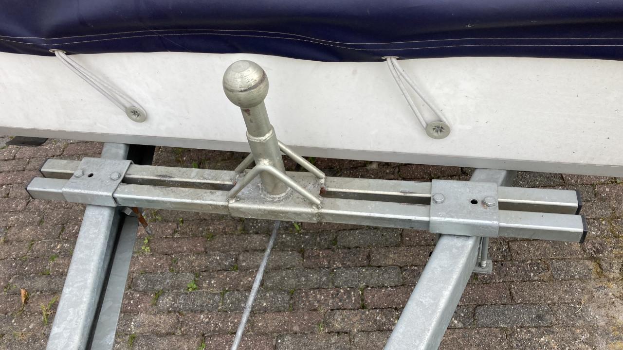 Kogel met steunbalk voor op dissel