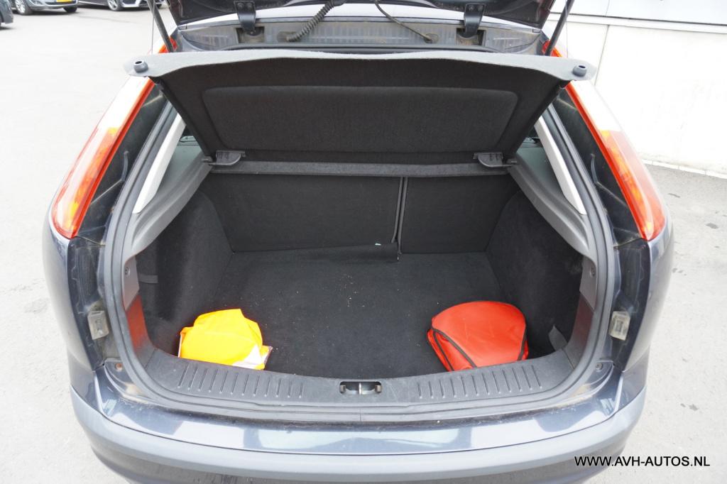 Ford Focus 1.6-16v trend automaat