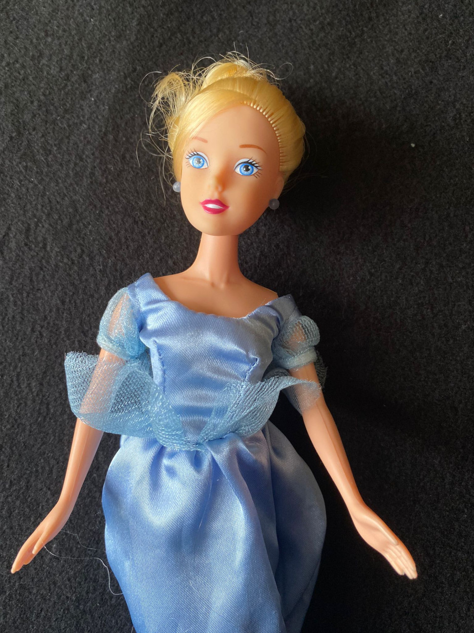 Barbie pop met extra nog een mooie nieuwe jurk