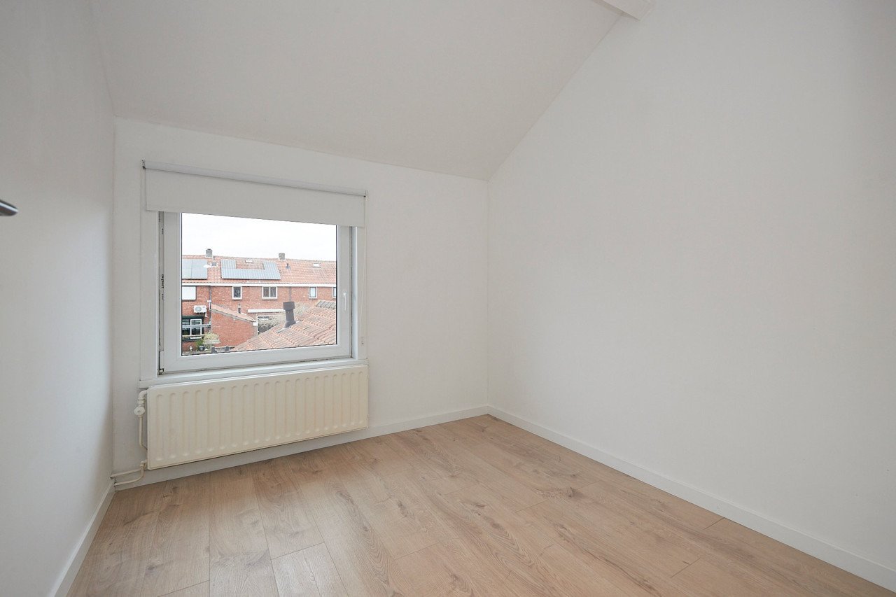 Te huur: Ruime gemeubileerde eengezinswoning met drie slaapkamers