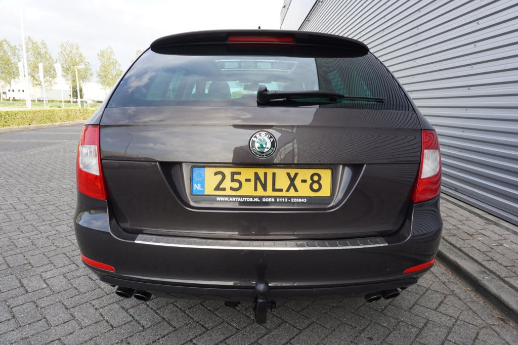 Skoda Superb combi 3.6 fsi elegance 4x4 business line automaat - climate / 