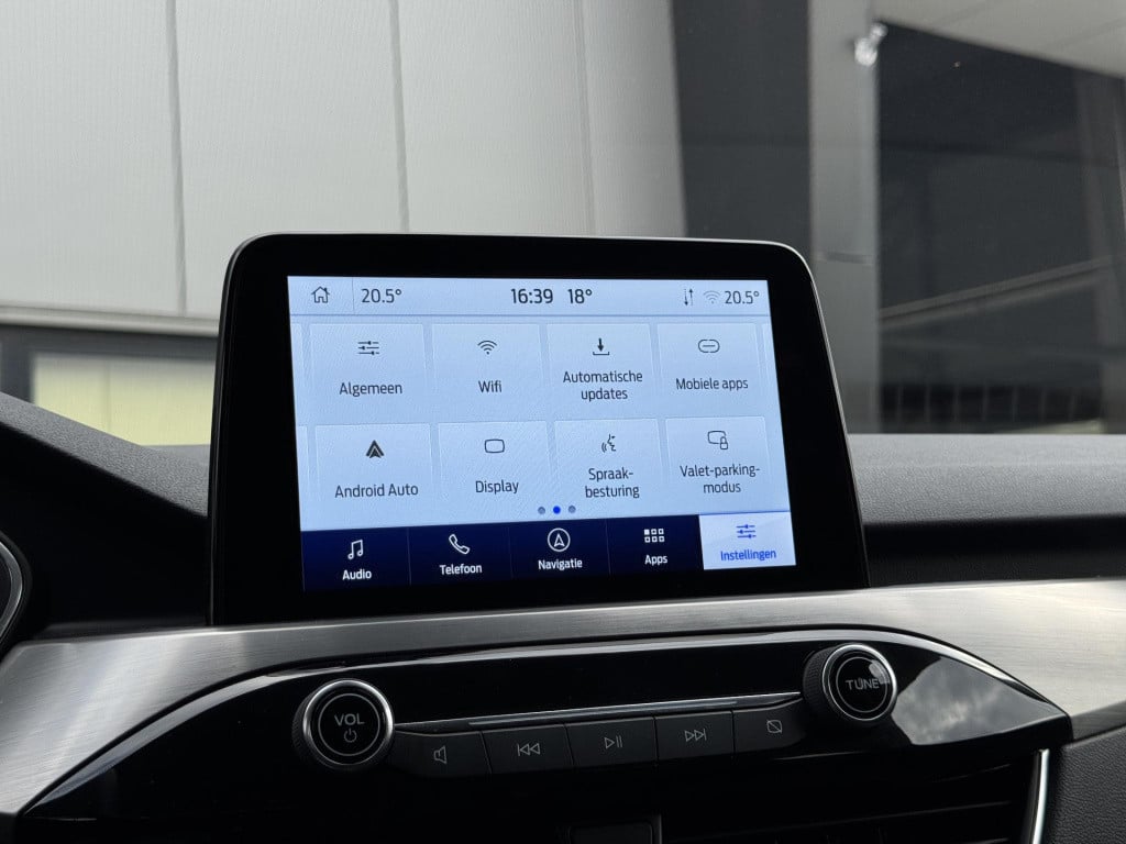 Ford Kuga 2.5 phev titanium trekhaak, nl-auto winter pack
