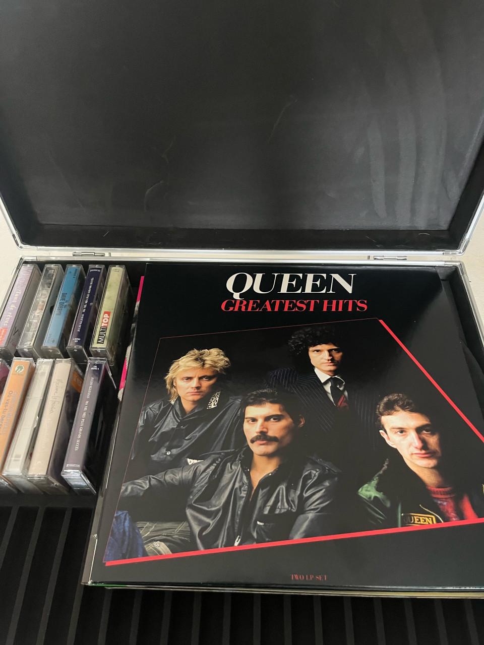 Platen speler + koffer met LPS en cassettes