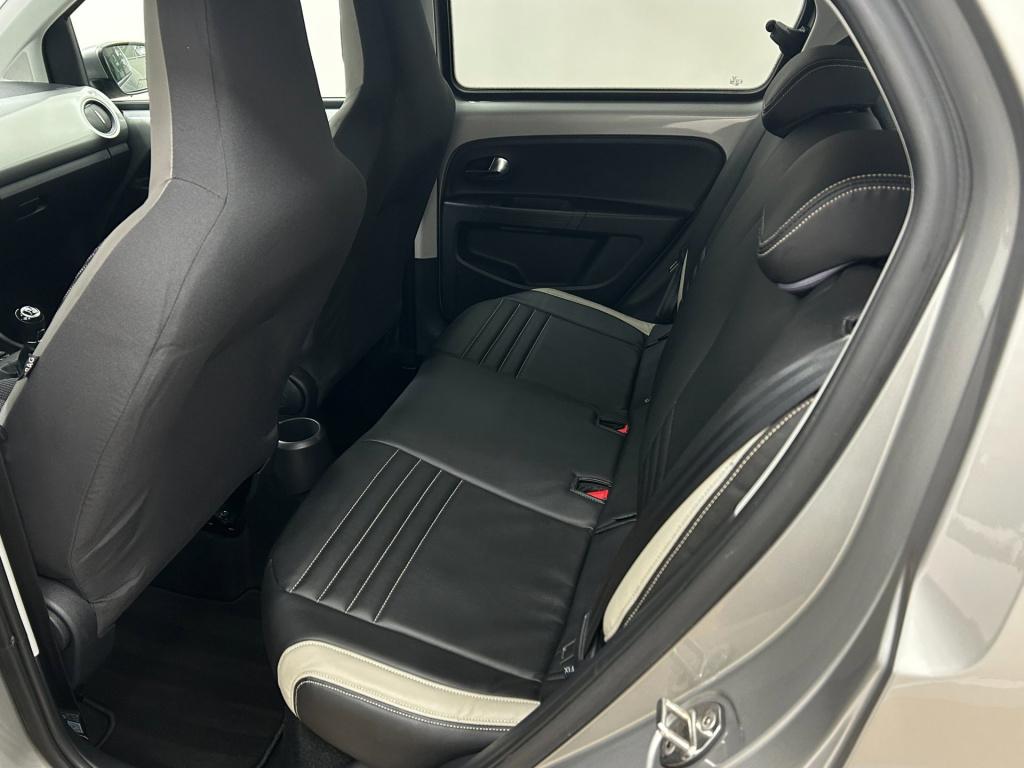 Volkswagen UP! occasion 1.0 high up! bluemotion | grijs | tweedehands volks