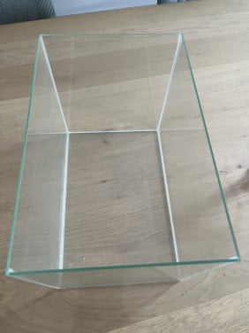 Vissenkom, 35/23/26 cm. Inclusief drie sier elementen