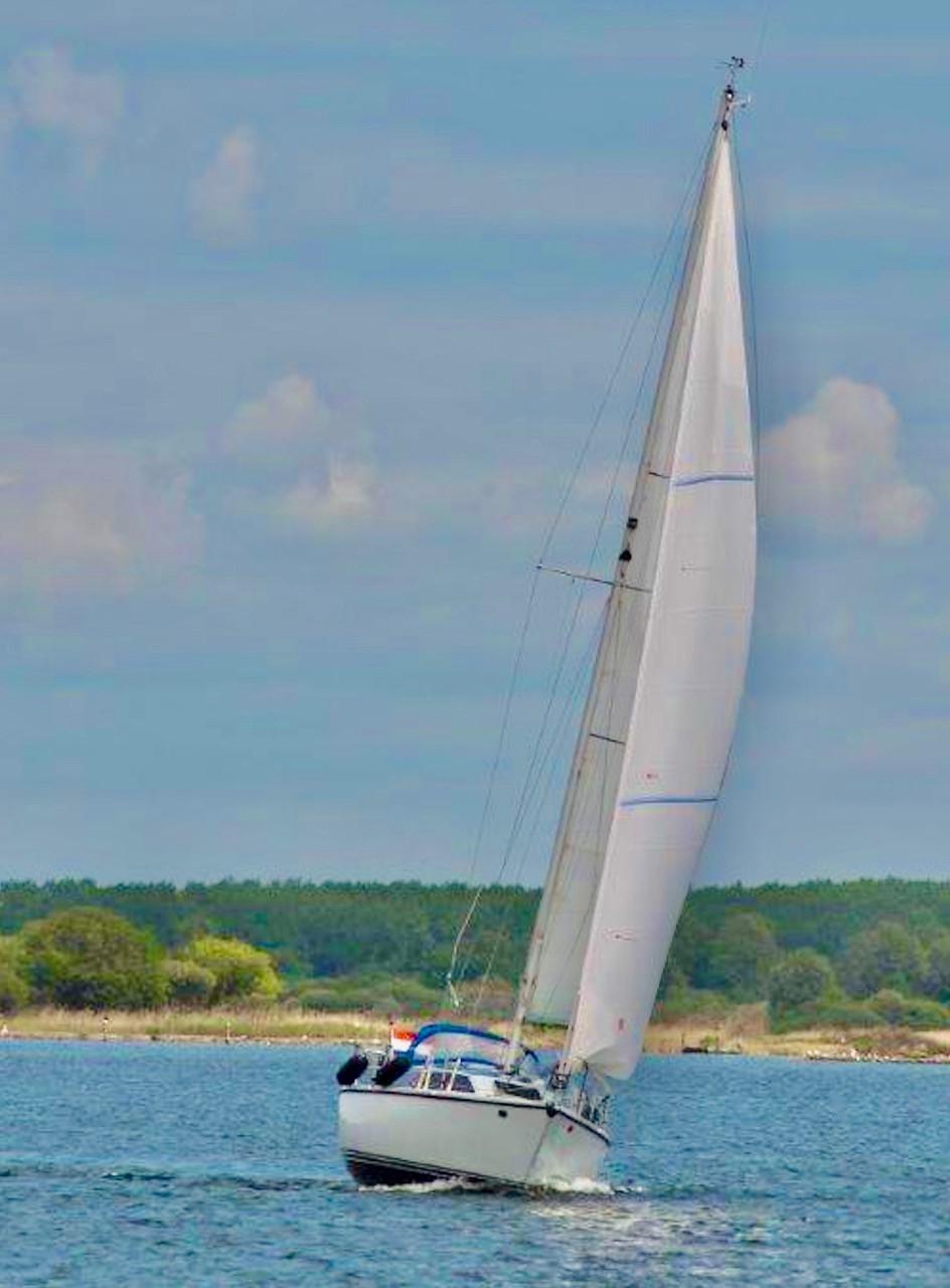 Rondspant polyester kajuitzeilboot