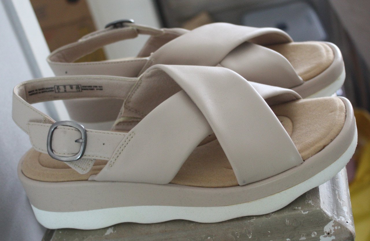 Beige sandalen maat 40
