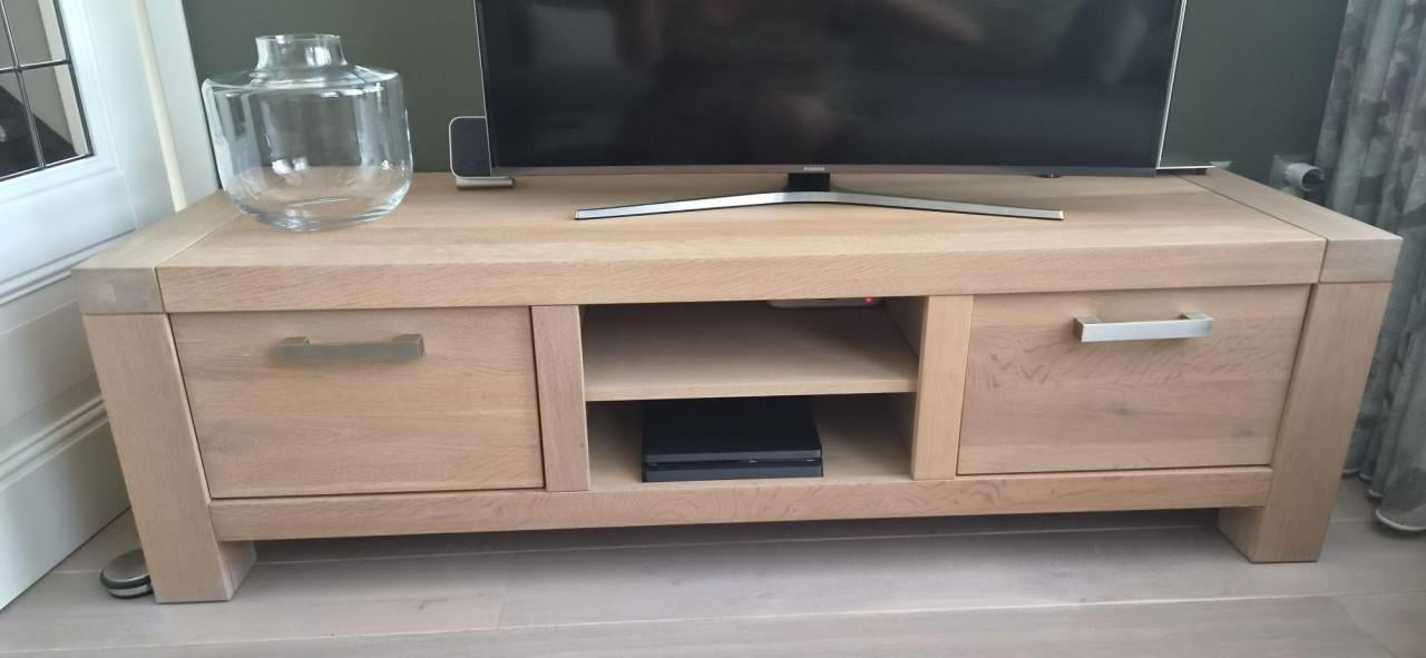 Barkast en TV kast in massief eiken