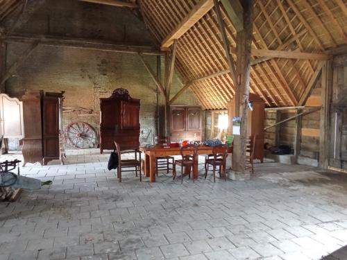 Neem je breiwerk mee. Kom tot rust in monumentale schuur in Wolphaartsdijk