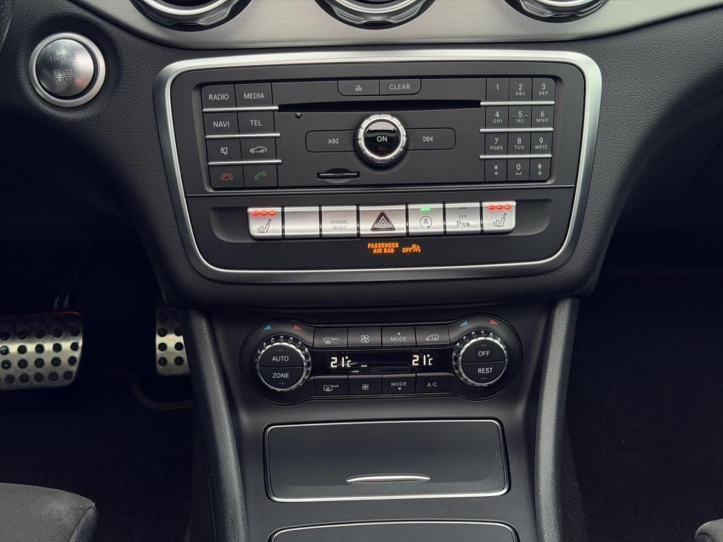 Mercedes-Benz Gla-klasse 180 business solution amg pano camera clima