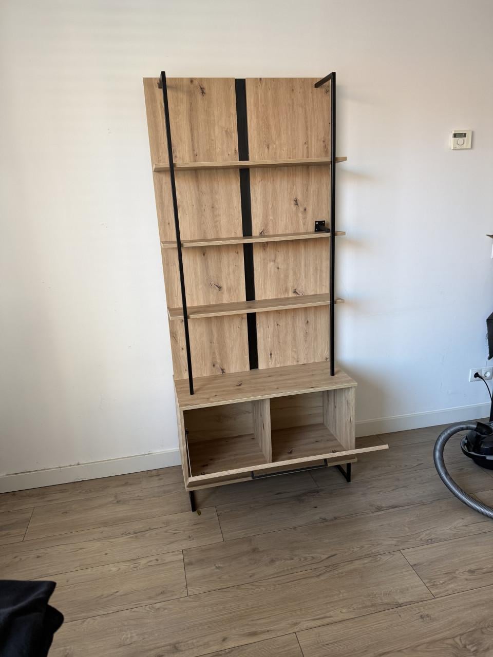 Moderne kast / vakkenkast met lade