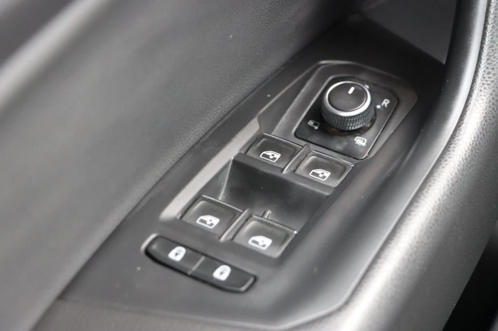 Volkswagen Touareg 3.0 tsi ehybrid 4motion black style 380pk tiptronic | so