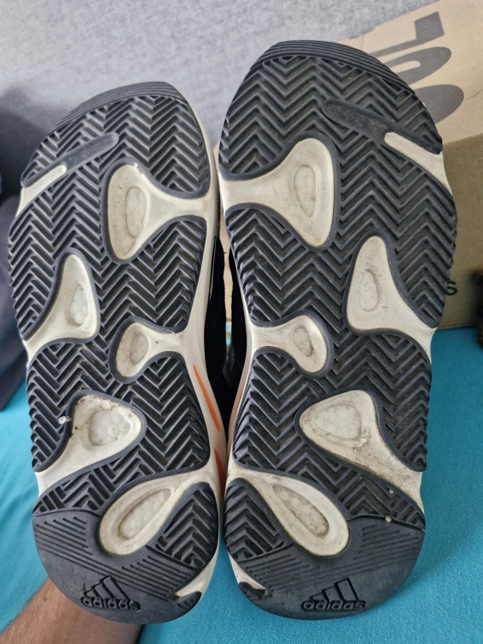 Adidas Yeezy 700 waverunners us10 eu44