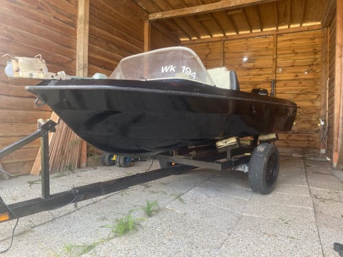 Boot met 6pk buitenboordmotor en trailer