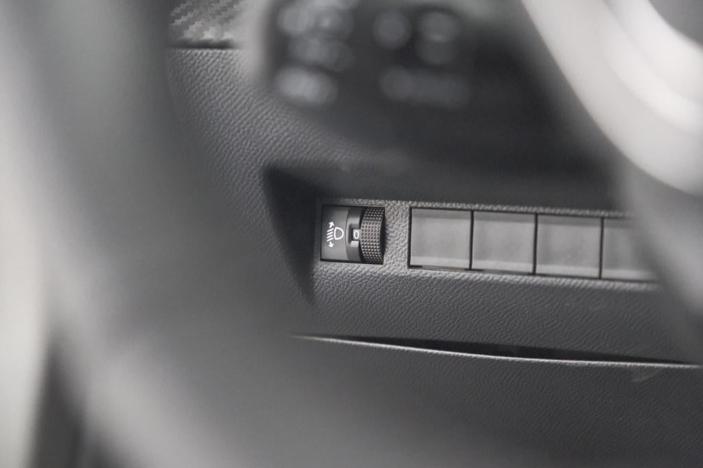 Peugeot 208 hybrid 110 e-dcs6 allure | stoelverwarming | apple carplay | pa