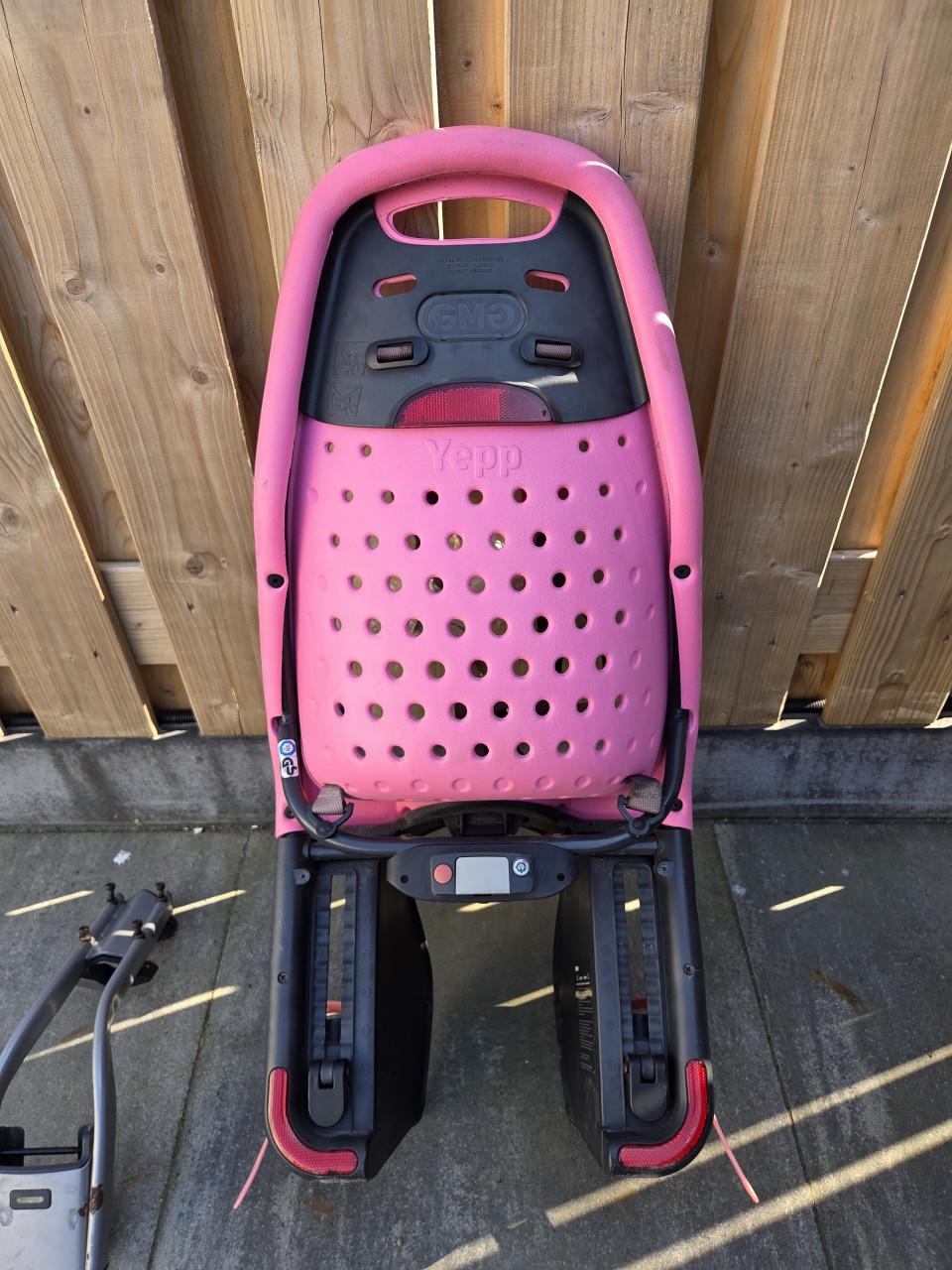 Yepp achterzitje roze.