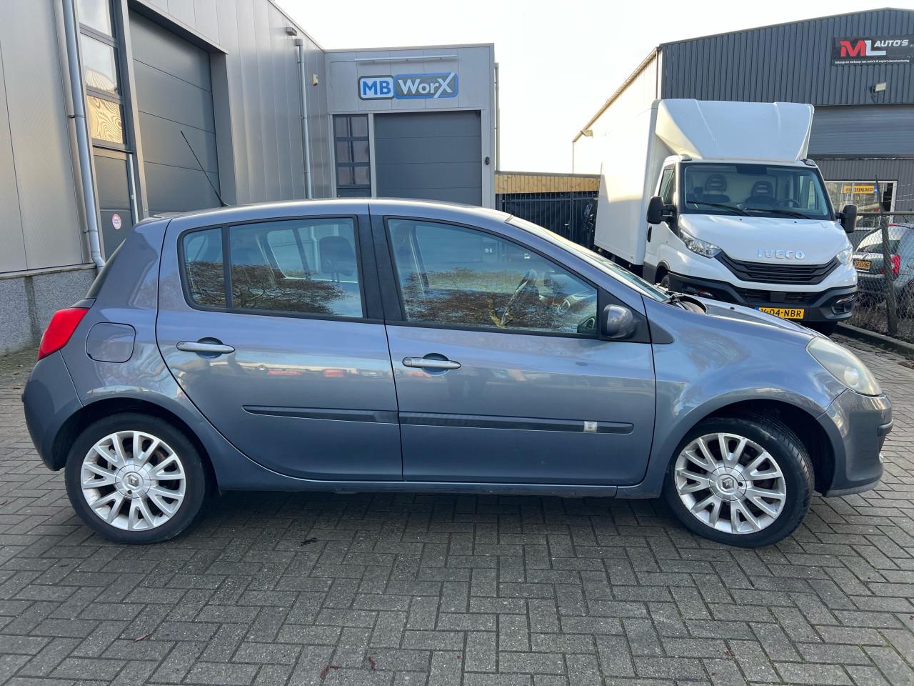 Renault Clio 1.4-16V Airco/ Cruise Jaar Apk