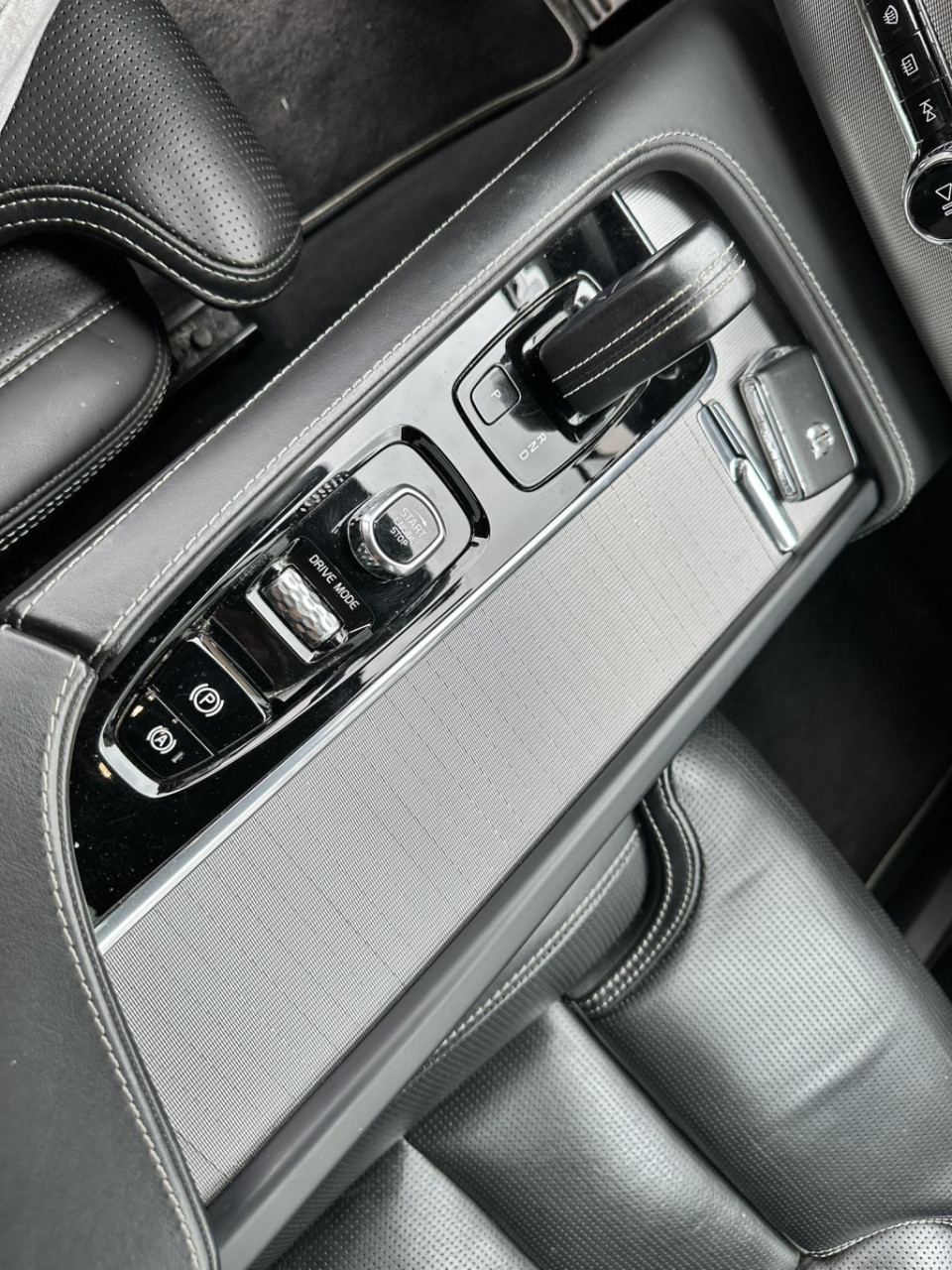 Volvo XC90 2.0 t8 twin engine awd r-design intro edition