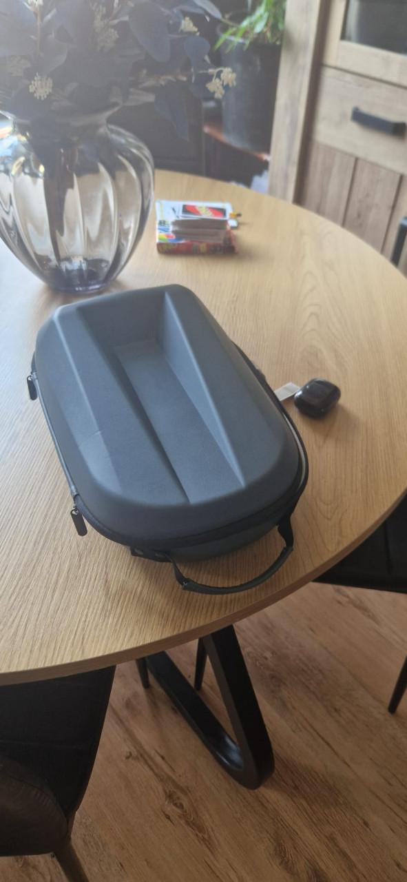 Meta Quest 2 met controllers hoofdband en case