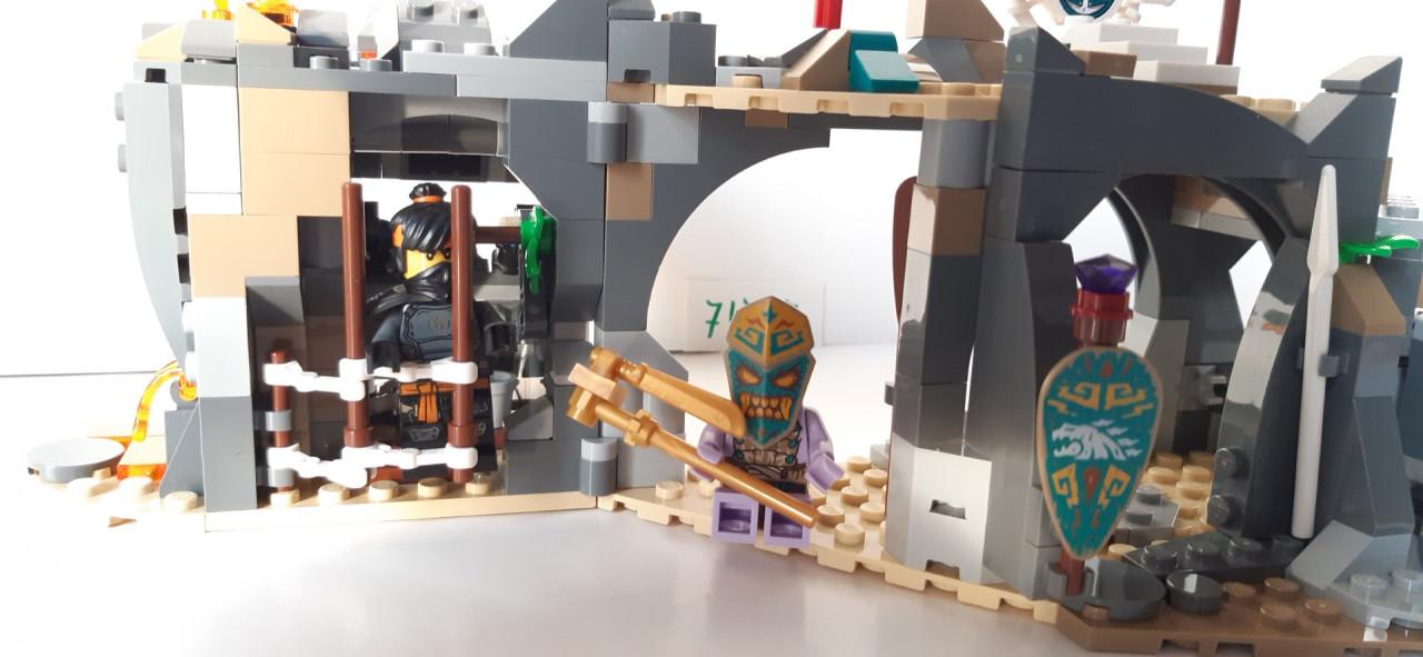 LEGO NINJAGO 71747: Het Dorp van de Beschermers