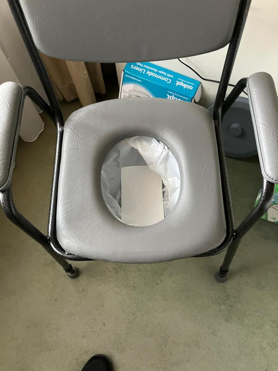 Splinternieuwe postoel ongebruikt.