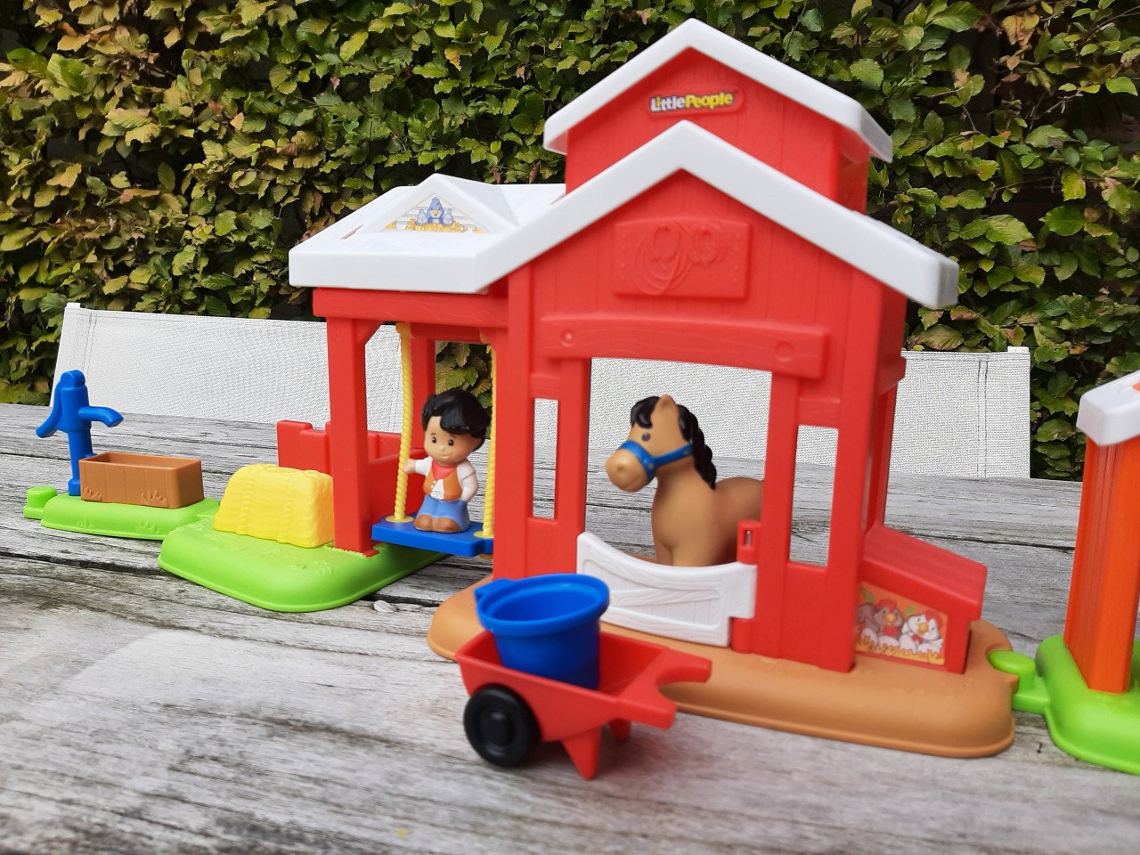Little People paardenstal en dierenwinkel