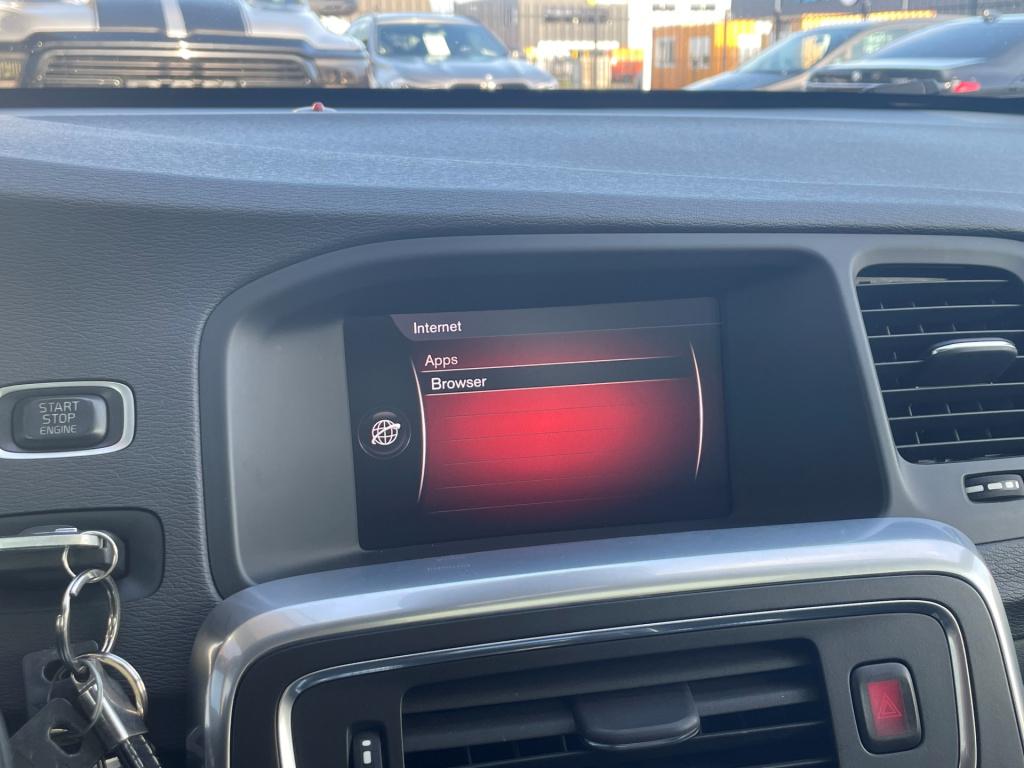 Volvo V60 2.0 d4 r-design automaat | schuifdak | leder | trekhaak