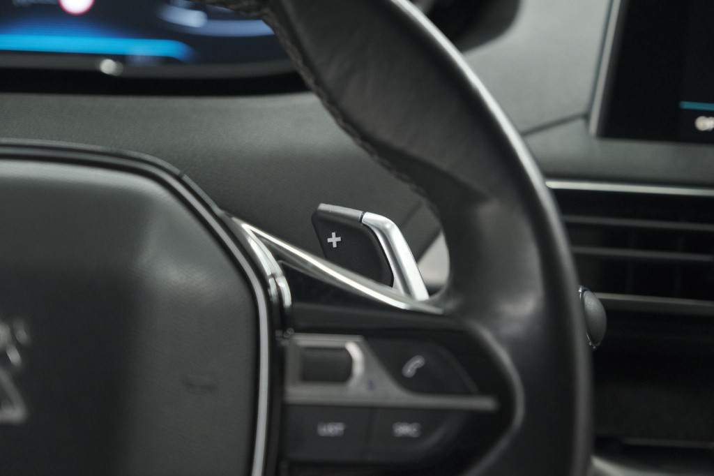 Peugeot 3008 puretech 130 eat6 allure | camera | navigatie | apple carplay 