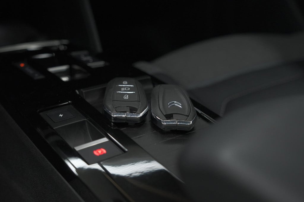 Citroen Ë-c4 shine 50 kwh | elektrisch panoramadak | camera | adaptieve cru
