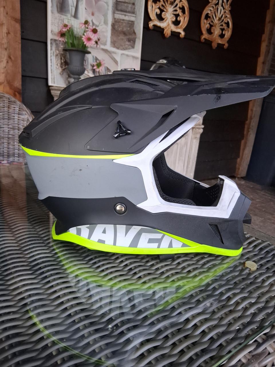 Raven crosshelm 2x gedragen