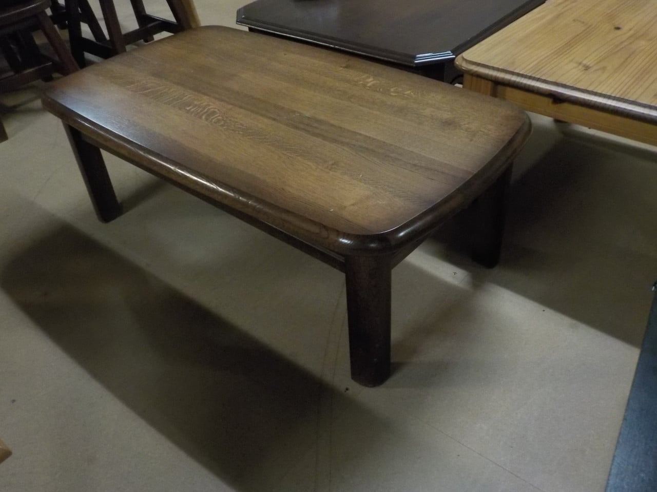 Mooie kwaliteit massief eiken salontafel met 2 lades 64 x 130 cm