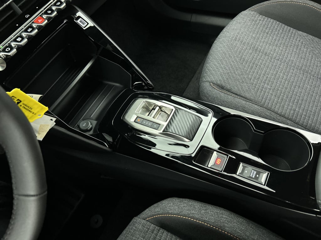 Peugeot E-2008 ev style 50 kwh | rijklaar |