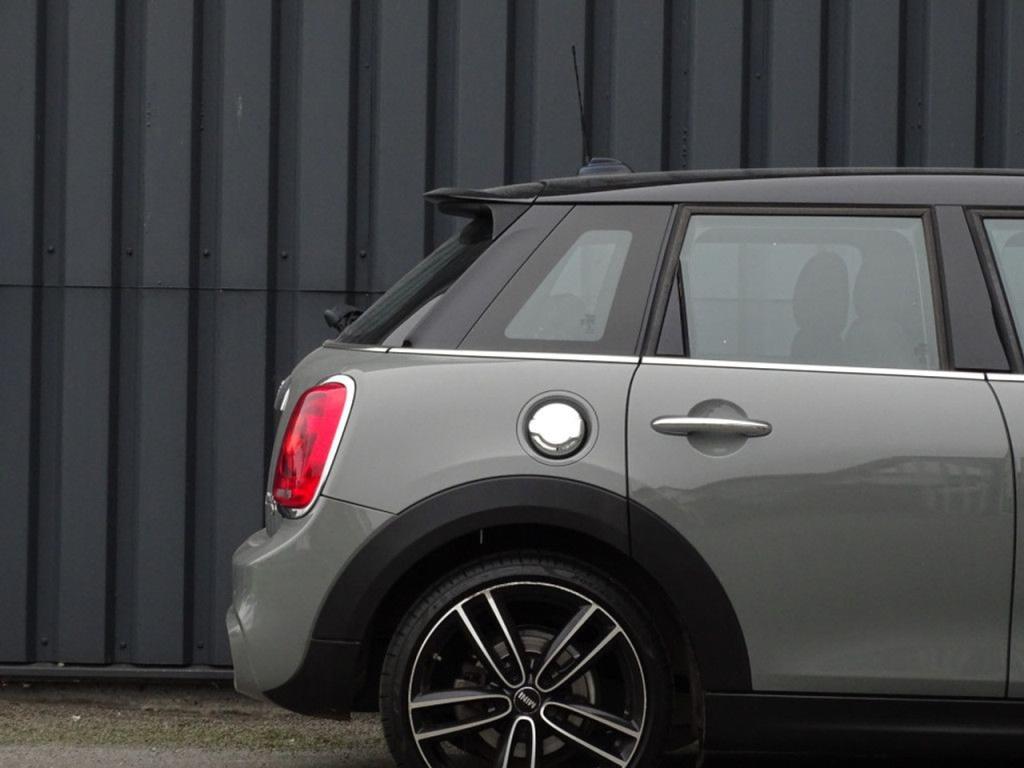 Mini Cooper mini 2.0 serious business 5-deurs | led | navi |18"