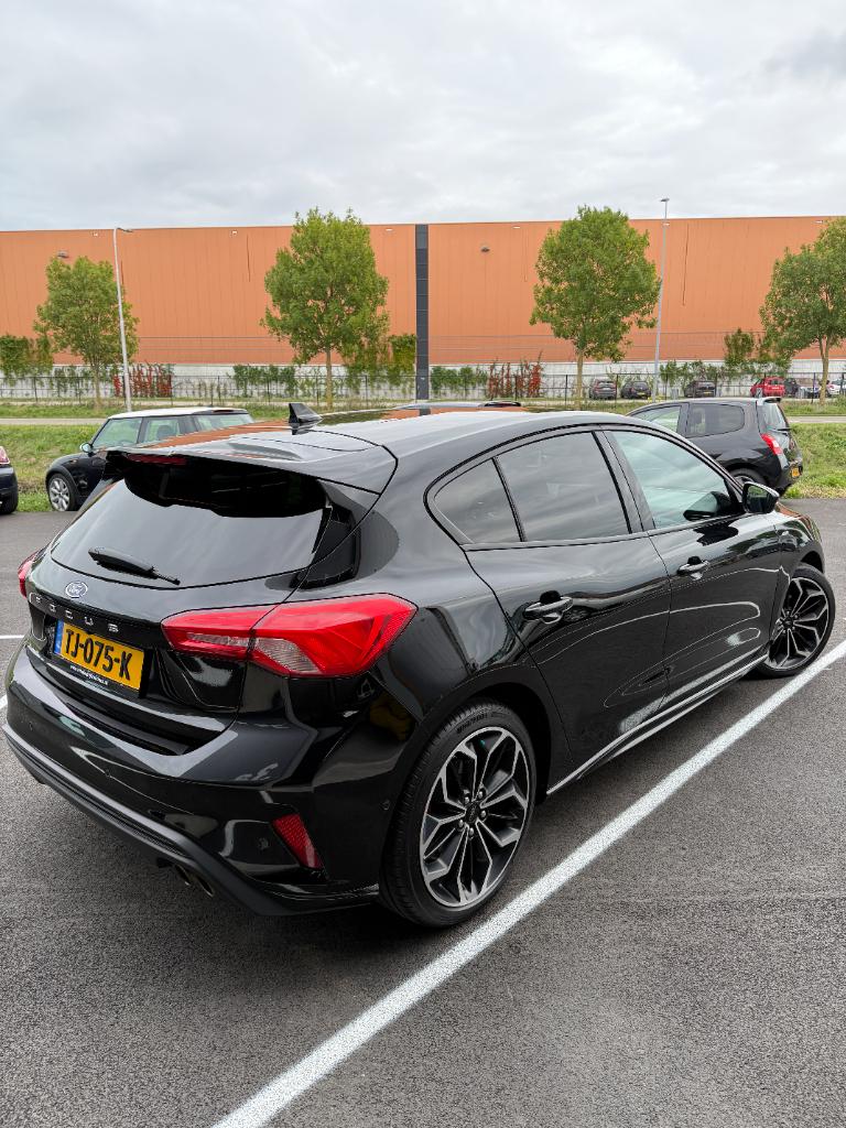 Ford Focus 1.0 ecoboost st line business