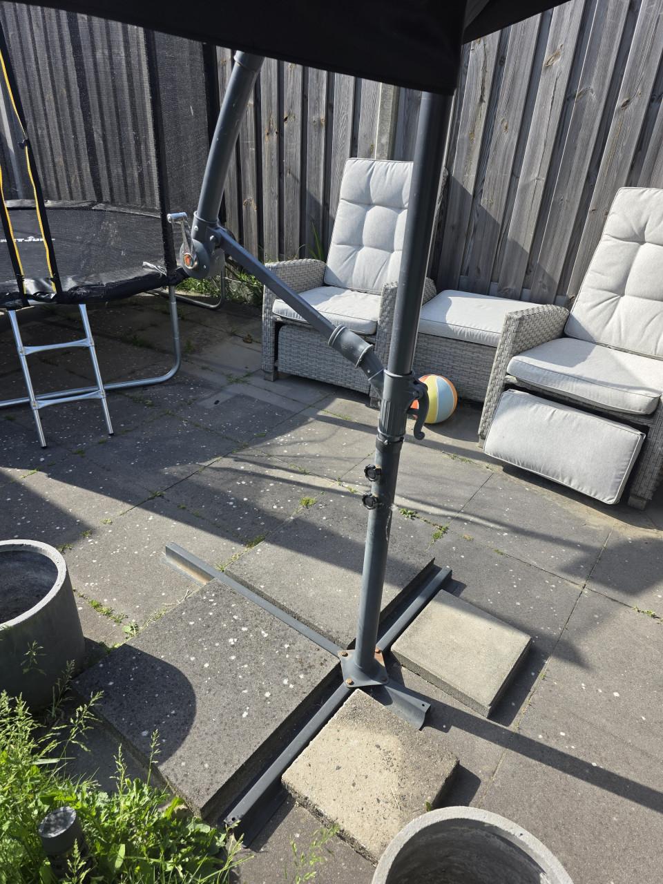 Zweefparasol 300 cm antraciet incl. hoes