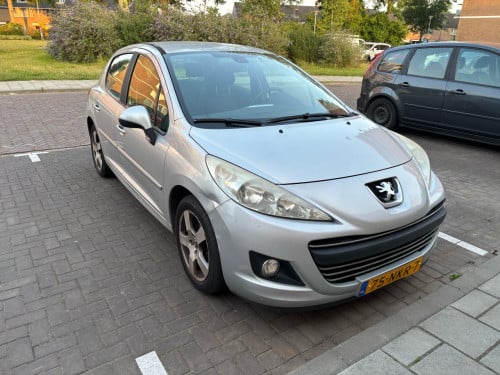 Peugeot 207 - 1.6 VTI 16V 5 deurs - 2010 - parkeersensor en trekhaak
