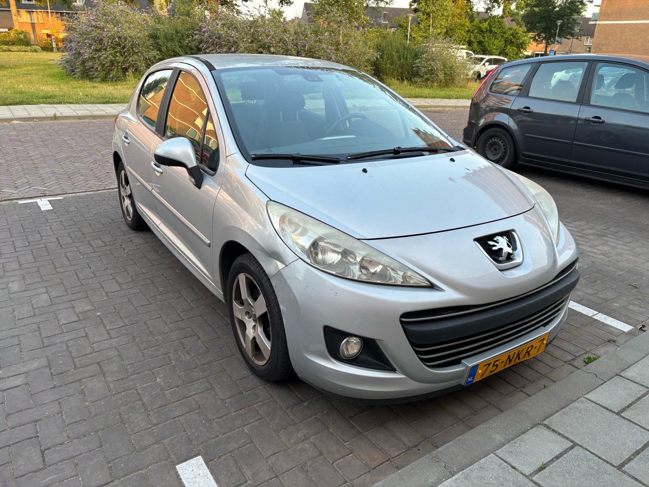 Peugeot 207 - 1.6 VTI 16V 5 deurs - 2010 - parkeersensor en trekhaak