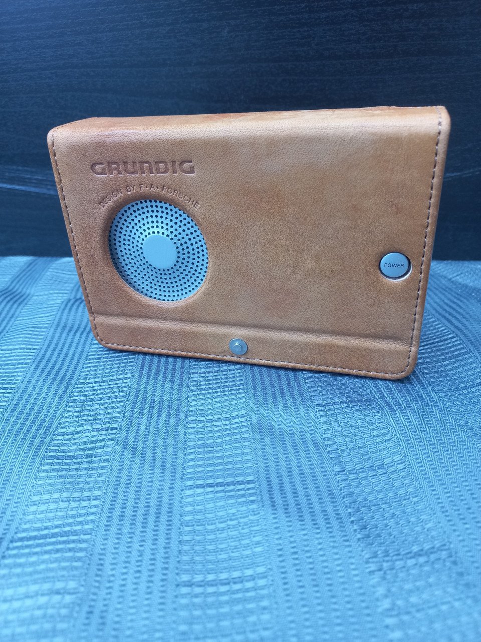 GRUNDIG YB-P 2000 PORSCHE DESIGN RADIO wereldontvanger.