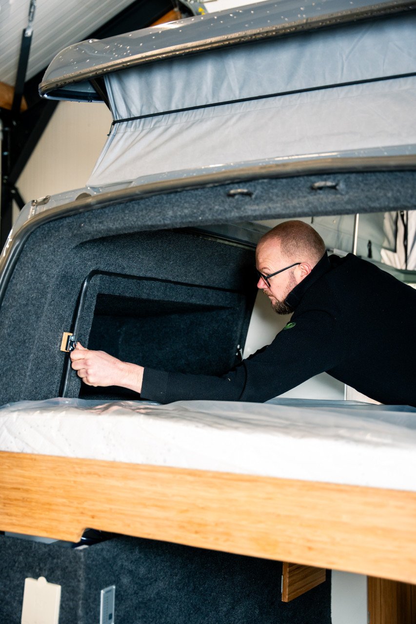 Buscamper met vast bed te huur