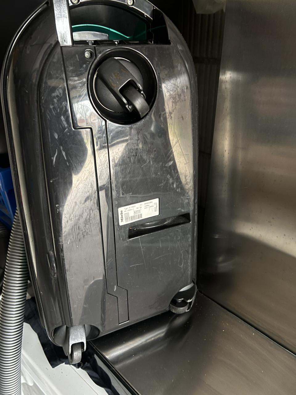 Miele Stofzuiger als nieuw weinig gebruikt compleet met hulpstukken/zakken