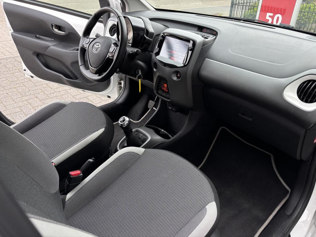Toyota Aygo 1.0 vvti x-joy/camera/carplay/climate-control