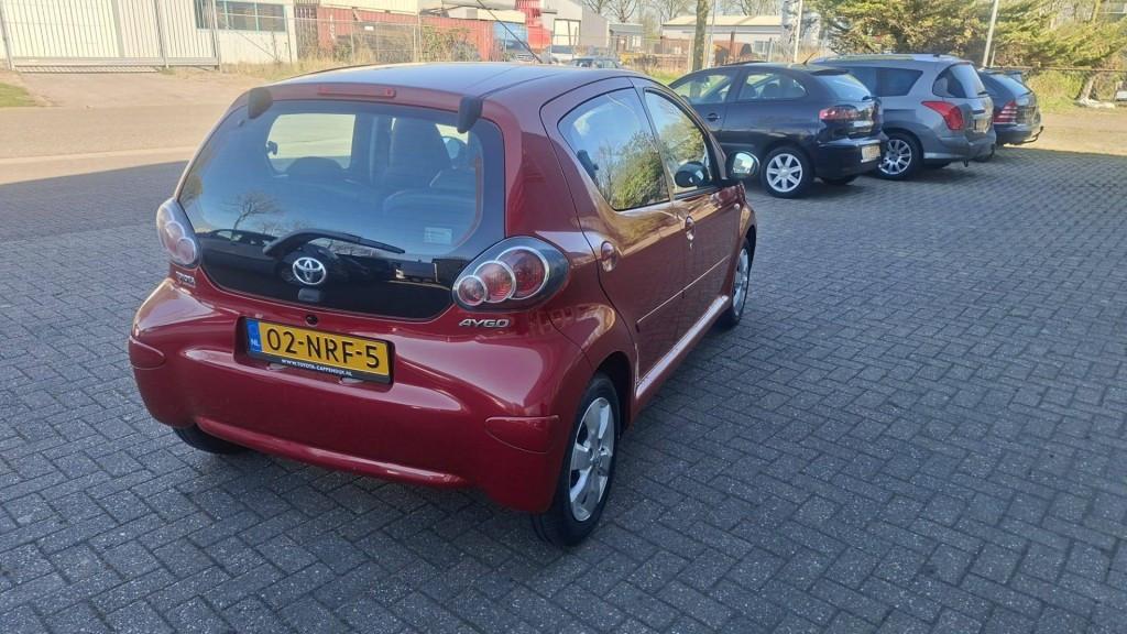 Toyota AYGO 1.0 12v Aspiration Red 5deurs bj:2010 airco leer apk 2027