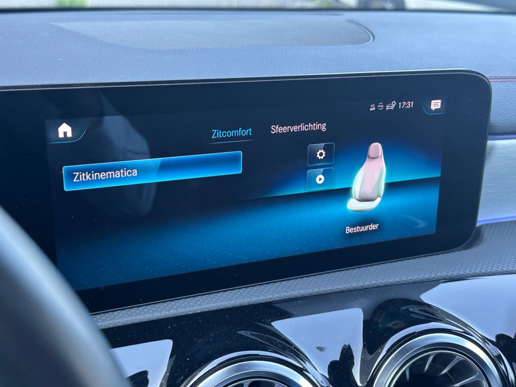 Mercedes-Benz Cla 250 e business solution amg limited l panoramadak l sfeer