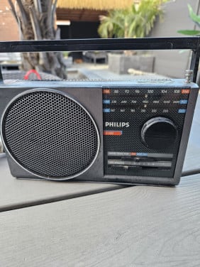 Werkende kleine vintage radio uit 1985! Philips D-2012